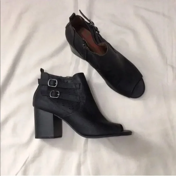 Jellypop Logan Open toe booties - Picture 1 of 9